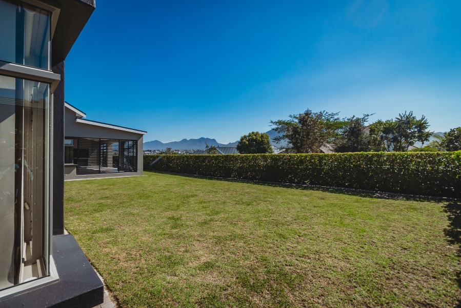 4 Bedroom Property for Sale in Kraaibosch Manor Western Cape
